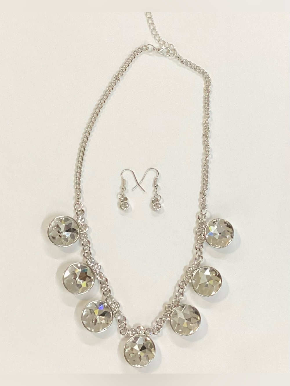 Silver Crystal Necklace & Earrings Set 🤍